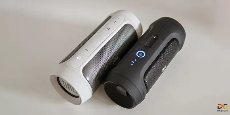 نمایی از اسپیکر هوشمند با دستیار صوتی و طراحی مینیمال