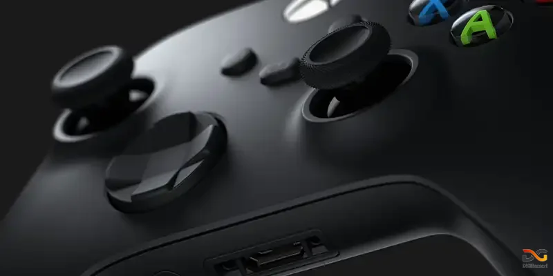 کنترلر Xbox با جزئیات دکمه‌ها و لوگوی اصلی دیجی بازاری